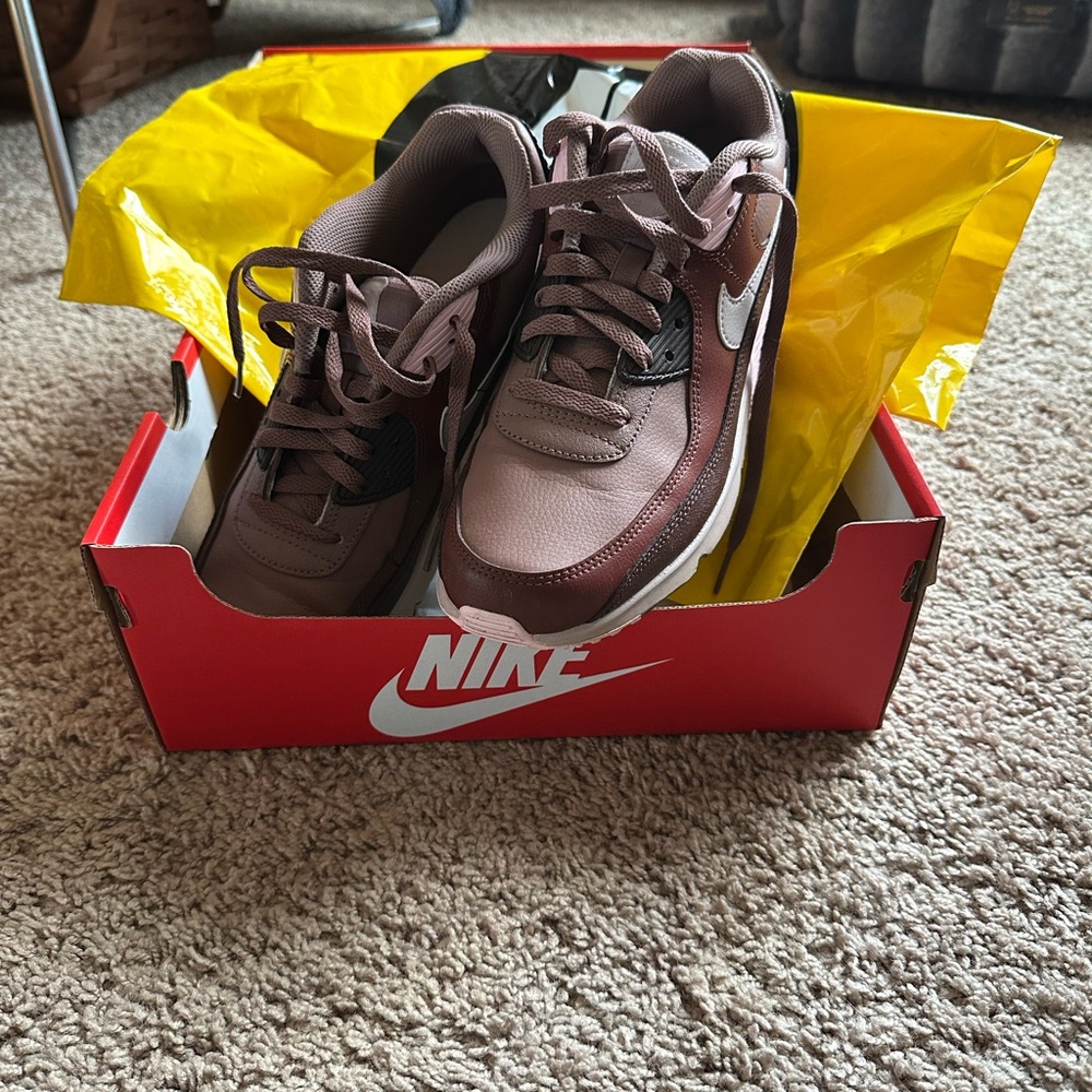 Nike Air Max 90 LTR in Smokey Mauve and Platinum Violet